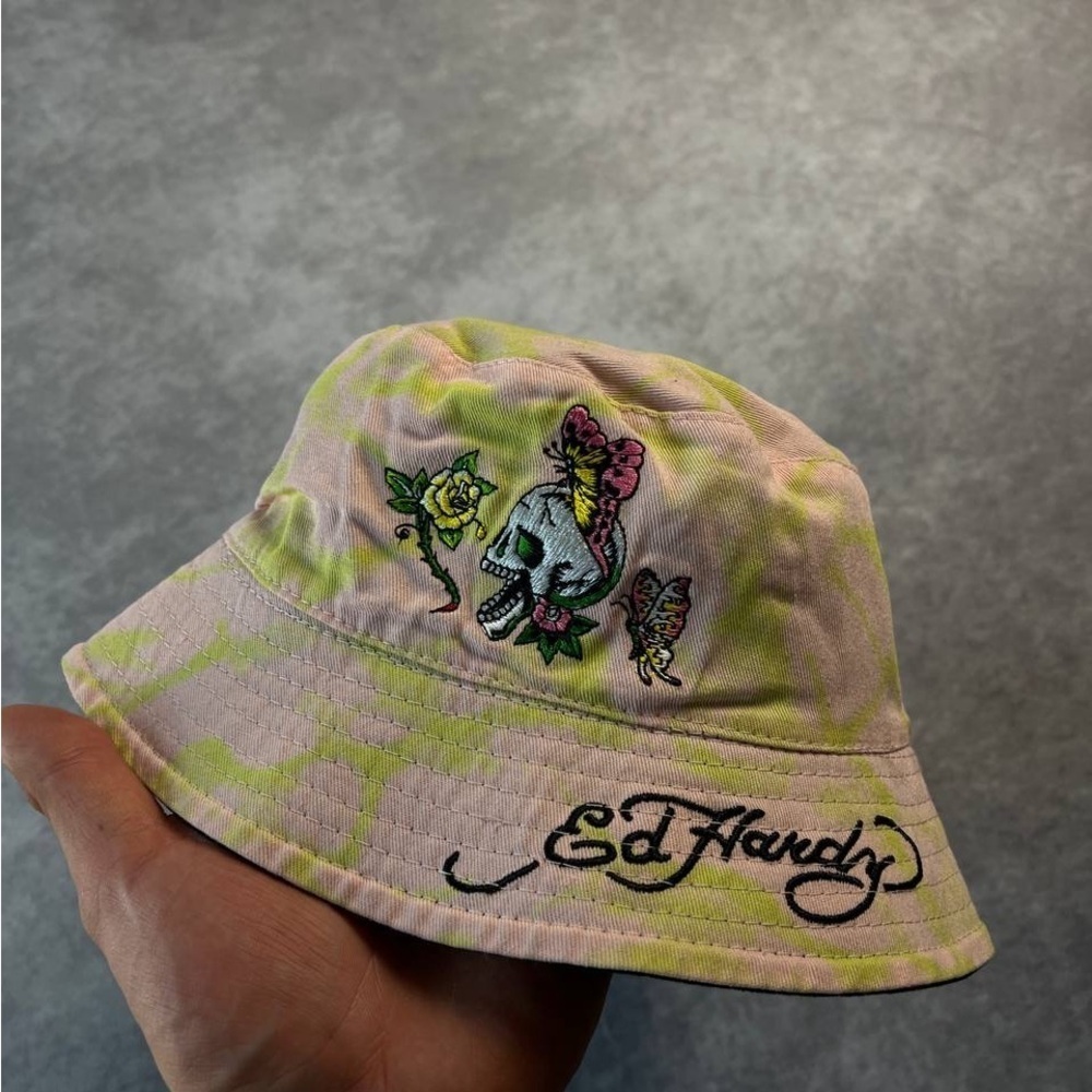 ED HARDY REVERSIBLE BUCKET
HAT SIZE ONE SIZE